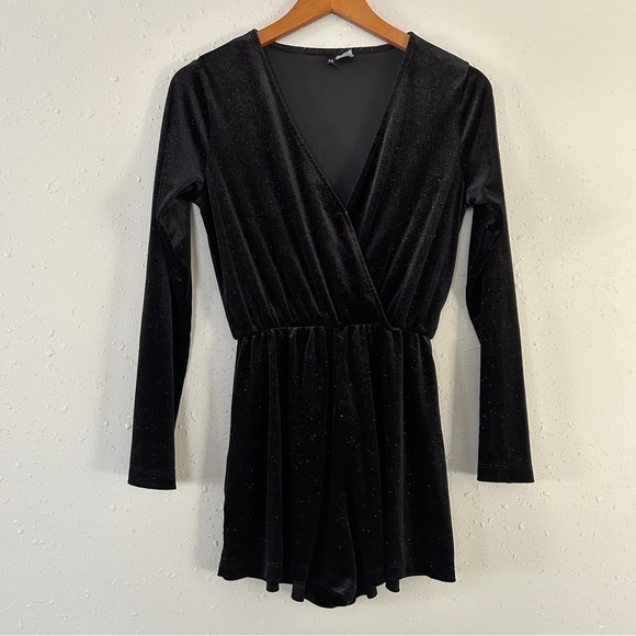 H&M Divided Black Velvet ShimmeR Silver Metallic Romper Party New Year’s Eve NYE - Picture 1 of 9